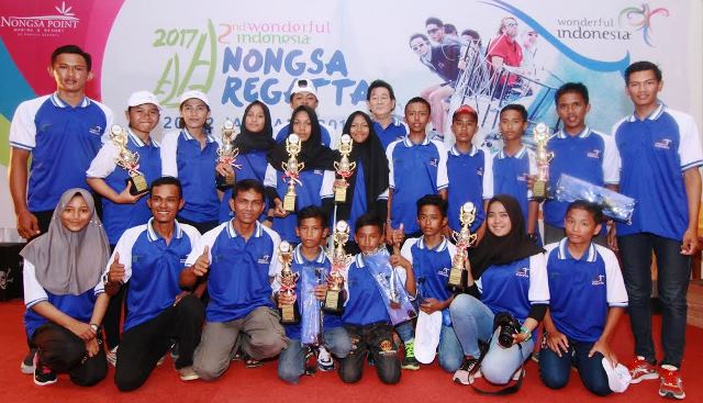 Foto bersama para pemenang "2nd Wonderful Indonesia Nongsa Regatta 2017". Foto by NPM