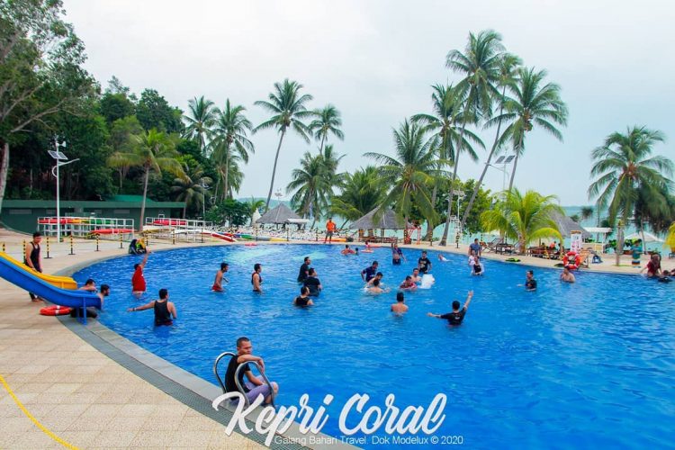 Kolam renang Kepri Coral.