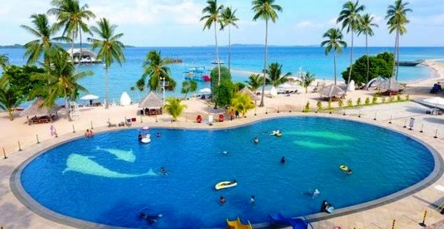 pantai dan kolam renang Kepri Coral