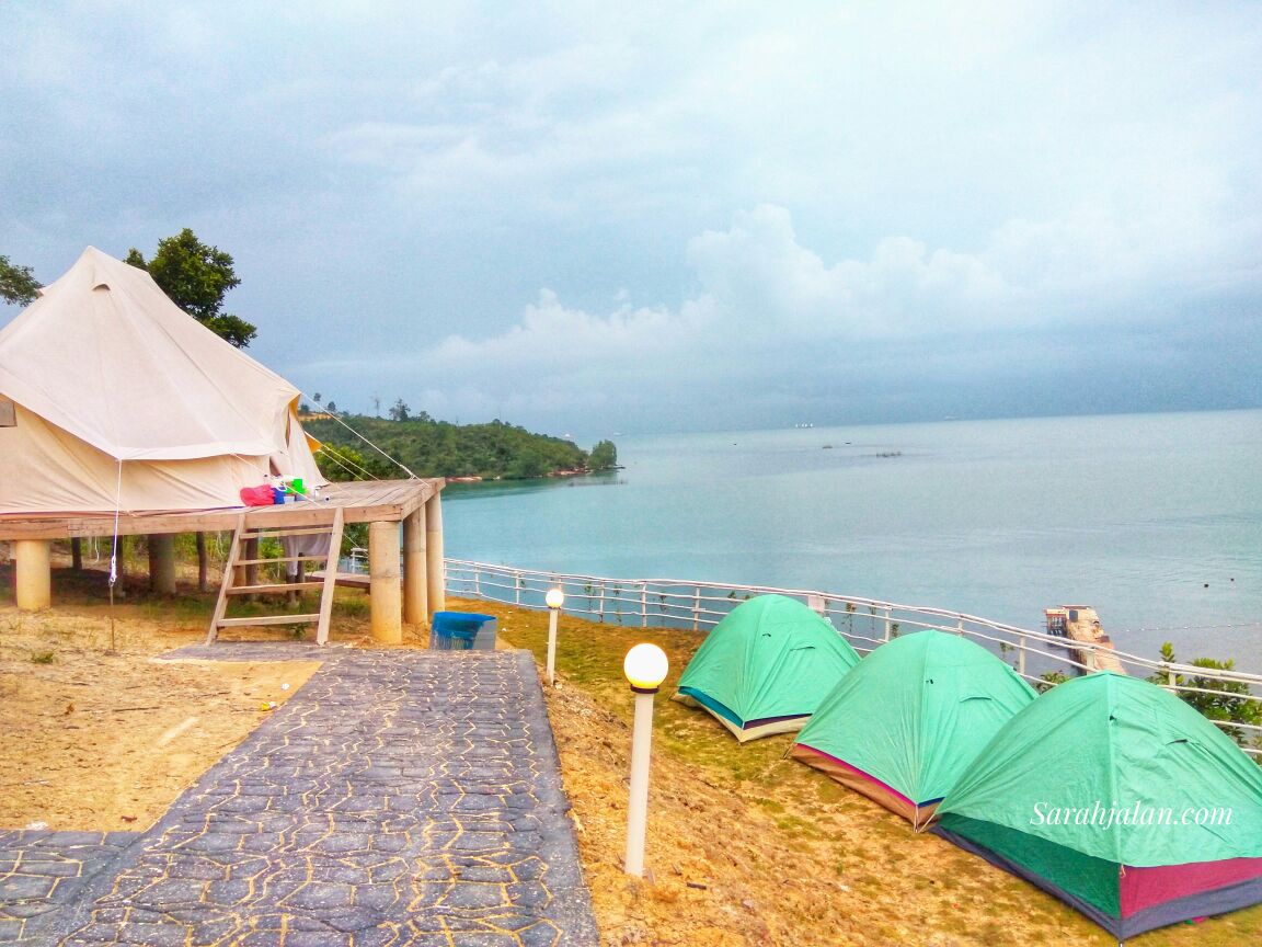 Glamping dan tenda biasa di SBS Beach and Resort