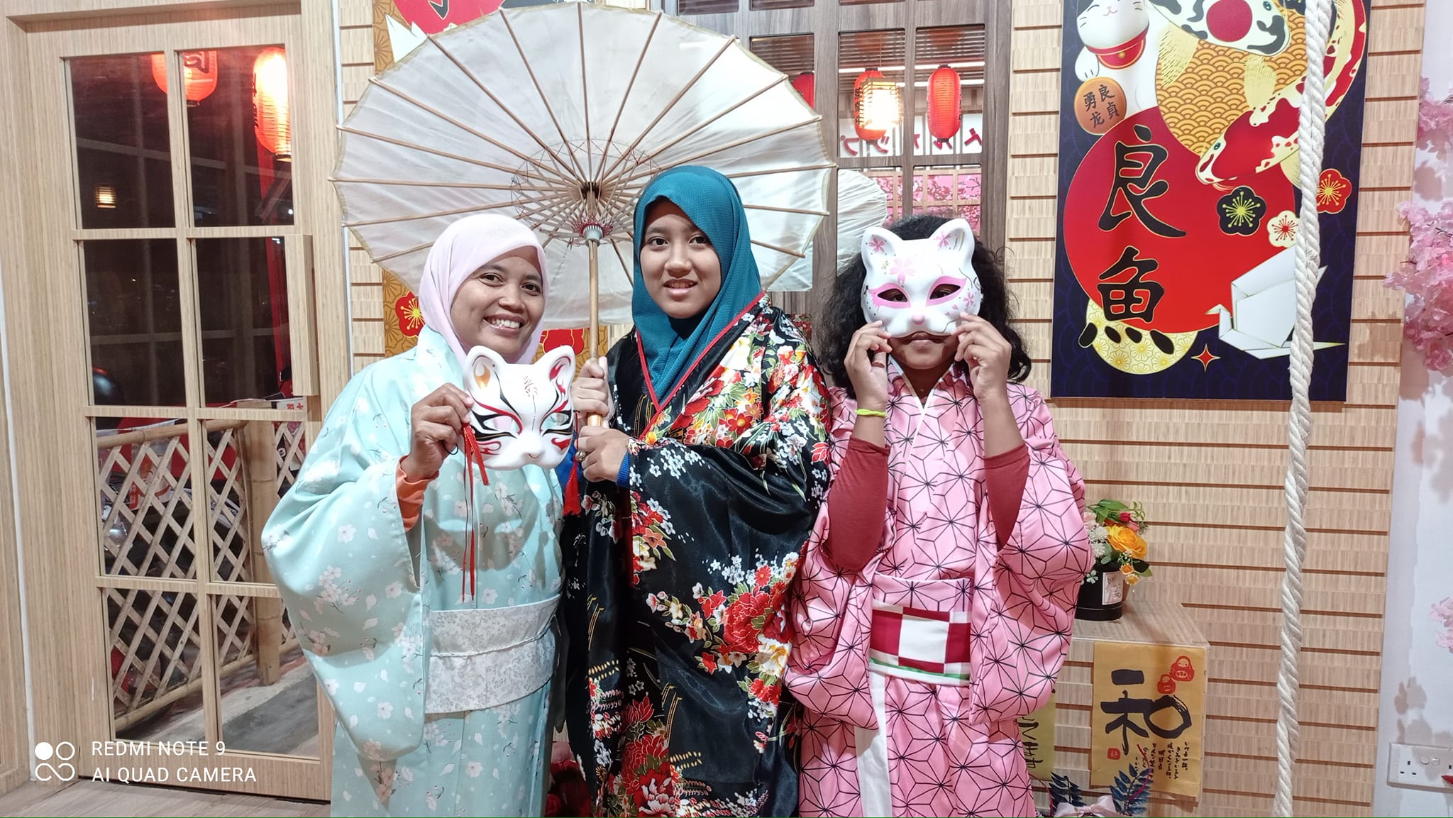 Berkostum dalam kimono Jepang di  Resto Jepang Level up