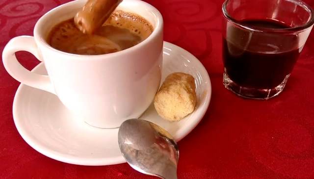 Kopi Sekanak (hitam dan coklat)