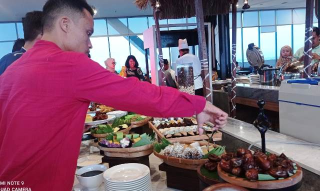 berbuka puasa di Hotel Santika Batam.